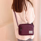 Dámská crossbody taška s více kapsami a zipem
